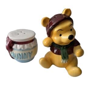 Santa's Workshop Disney Store Winnie the Pooh Salt and Pepper Shakers Christmas